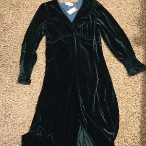 Luxurious Velvet Long Sleeve Dress in Deep Green